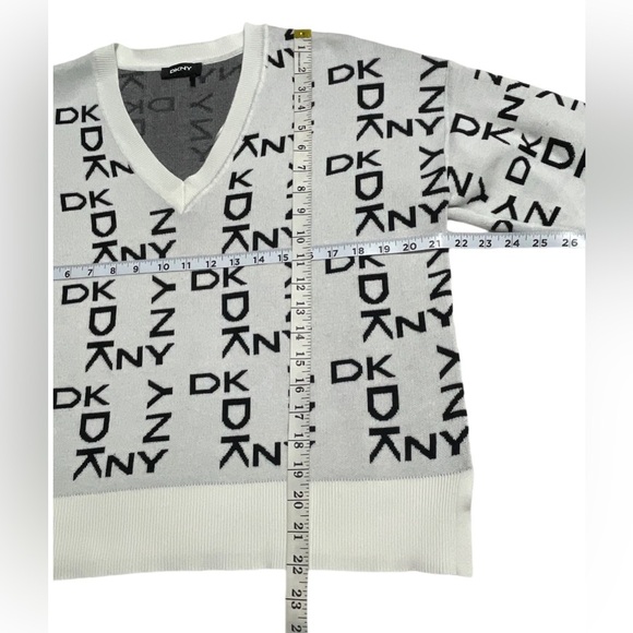 DKNY women’s sweater color:white/black - Picture 7 of 8